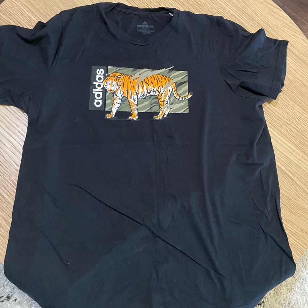 Adidas men’s shirt